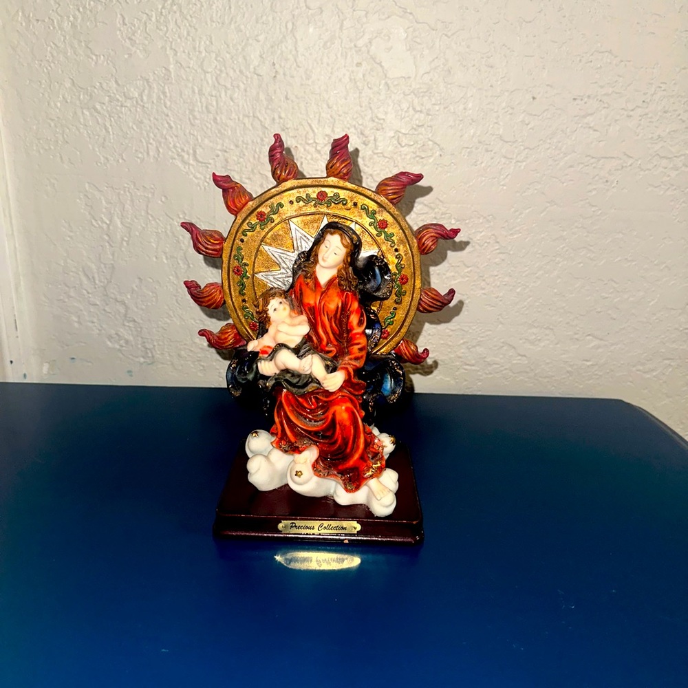 Precious moment Mary & Jesus figurine